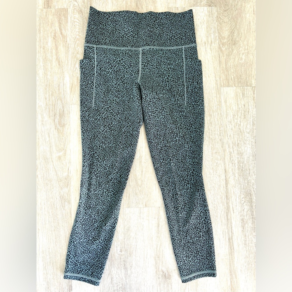 ATHLETA Salutation Stash II Textured Pocket 7/8 Tight 631936 Small - EUC